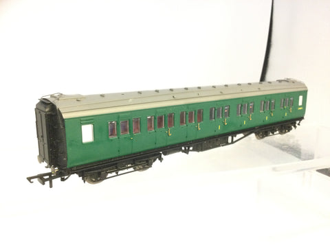 Hornby R4304A OO Gauge BR Green Maunsell Composite Coach S5682S