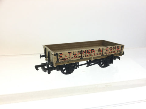Mainline 937362 OO Gauge 3 Plank Wagon E.Turner & Sons, Bath
