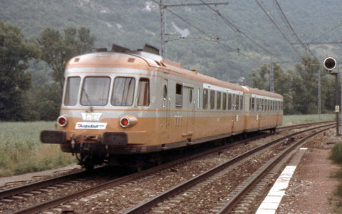 Jouef HJ2463S HO Gauge SNCF RGP 1 Alpazur Diesel Railcar & Trailer IV (DCC-Sound)