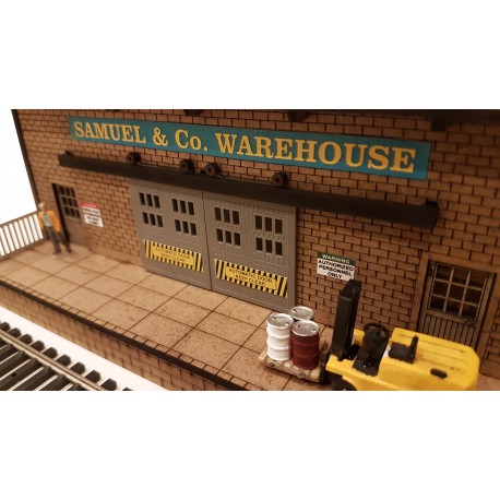 Proses LS-041 HO/OO Gauge Warehouse w/Motorized Working Doors Kit