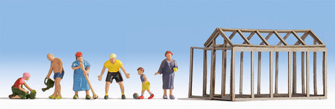 Noch 12030 HO/OO Gauge In the Garden Figure Set