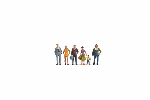 Noch 15479 HO/OO Gauge Pedestrians Figures
