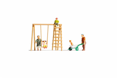 Noch 15589 HO/OO Gauge Grandparents (2) Grandchildren (3) and Accessories Figure Set