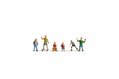 Noch 15810 HO/OO Gauge Children Playing (6) Figure Set