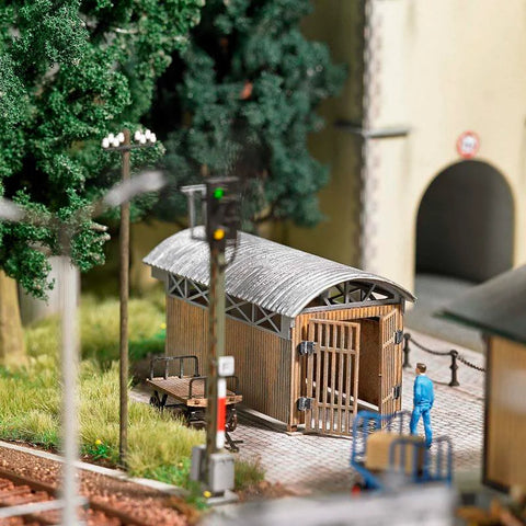 Busch 1622 HO/OO Gauge Train Station Shelter Kit