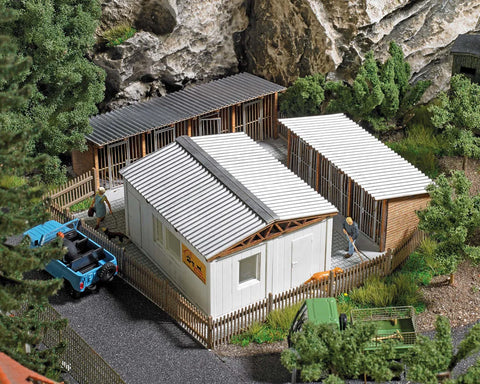 Busch 1671 HO/OO Gauge Animal Shelter Kit