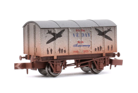 Dapol 2F-013-096 N Gauge Gunpowder Van VE Day 80th Anniversary Airforce Weathered