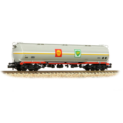 Graham Farish 373-564 N Gauge BR 102T TEA Bogie Tank Wagon 'Shell/BP' Grey