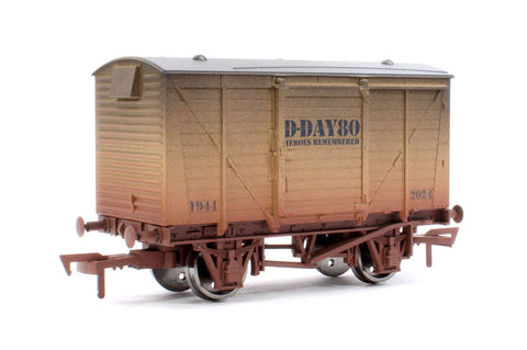 Dapol 4F-011-129 OO Gauge Ventilated Van D Day 80th Anniversary Weathered