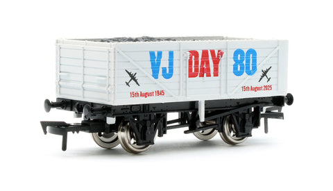 Dapol 4F-071-184 OO Gauge 7 Plank Wagon VJ Day 80th Anniv Army
