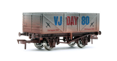 Dapol 4F-071-185 OO Gauge 7 Plank Wagon VJ Day 80th Anniv Army Weathered