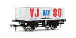 Dapol 4F-071-186 OO Gauge 7 Plank Wagon VJ Day 80th Anniv Navy