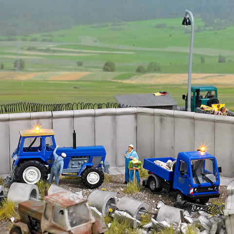 Busch 5616 HO/OO Gauge Tractor and Multicar with Blinking Lights