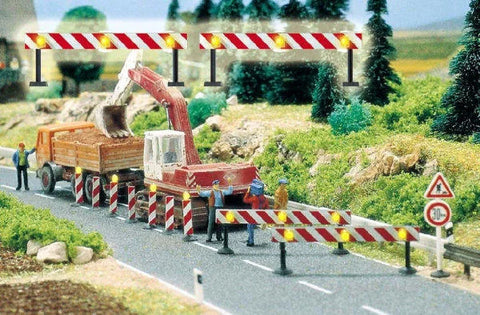 Busch 5905 HO/OO Gauge Flashing Roadworks Barriers