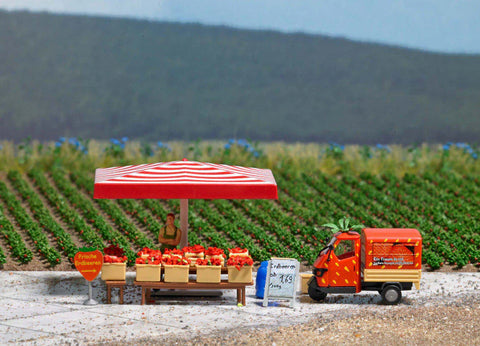 Busch 7725 HO/OO Gauge Strawberry Stand and Seller