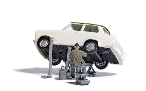 Busch 7938 HO/OO Gauge Lifting Equipmrnt with Trabant