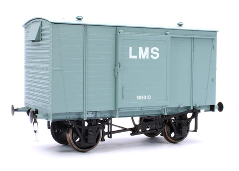 Dapol 7F-065-001 O Gauge LMS Standard 12T Van Grey 505010