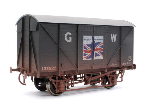 Dapol 7F-066-010W O Gauge GW Standard 12t Van VE Day 80th Anniversary Airforce Weathered