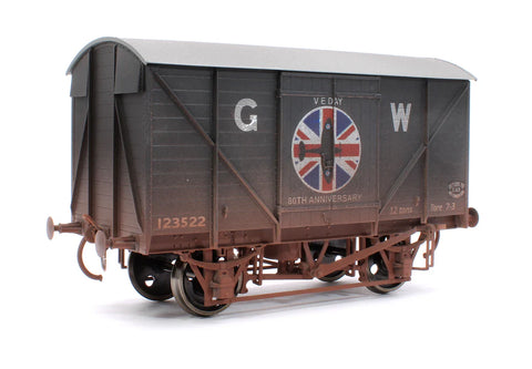 Dapol 7F-066-012W O Gauge GW Standard 12t Van VE Day 80th Anniversary Navy Weathered