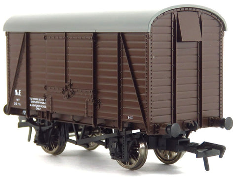 Rapido Trains 927010 OO Gauge D1426 10t Covered Van – BR Departmental No.DS776