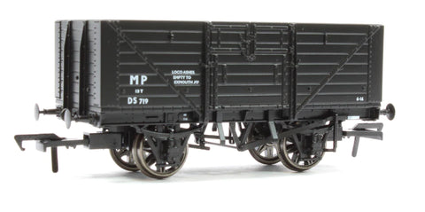 Rapido Trains 940031 OO Gauge D1379 8 Plank Wagon – DS719