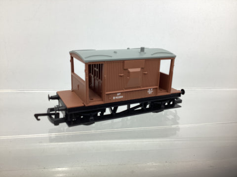 Hornby R6368 OO Gauge BR Standard Brake Van B952042