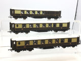 Hornby R1042 OO Gauge Pullman Coach Set