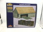 Bachmann 44-1008 OO Gauge Sawmill and Woodpile Natural Wood