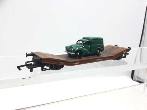 Hornby R6399 OO Gauge BR Bauxite Lowmac Wagon with Morris Van Load