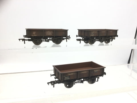 Bachmann 37-365 OO Gauge 13t Steel Tippler Wagons Taunton Concrete Weathered