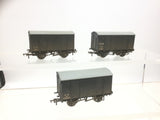 Bachmann 37-730Z OO Gauge GWR 12T Ventilated Van Triple Pack