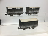 Bachmann 37-711Z OO Gauge GWR Cattle Wagon Triple Pack Weathered (KADEE)