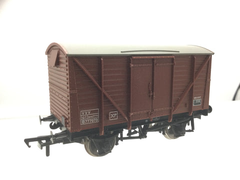 Bachmann 38-231A OO Gauge BR 12t Planked Vent Van B777973