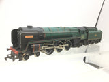 Hornby R063 OO Gauge BR Green 70000 Britannia Steam Loco (NEEDS ATTN)