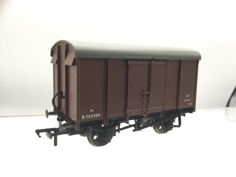 Bachmann 38-076B OO Gauge 12t SR Plywood Van BR B752909