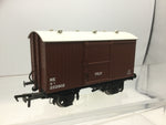 Bachmann 38-387 OO Gauge LNER 12t Ventilated Fruit Van 222802