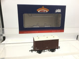 Bachmann 38-387 OO Gauge LNER 12t Ventilated Fruit Van 222802