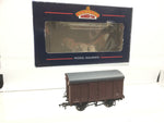 Bachmann 38-082 OO Gauge SR 12T 2+2 Planked Ventilated Van BR Bauxite S54239