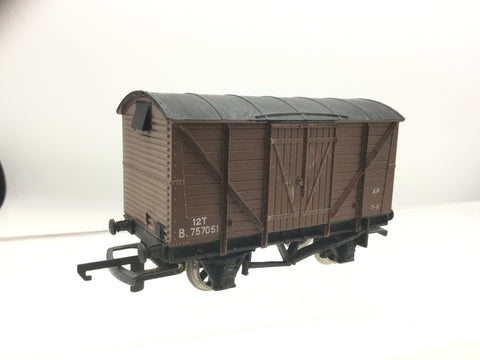 Wrenn W4318X OO Gauge BR Ventilated Van Brown B757051