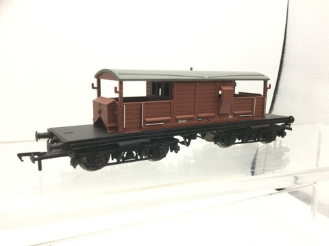 Bachmann 33-825F OO Gauge BR Queen Mary Brake Van S56303