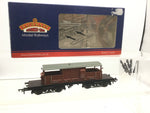 Bachmann 33-825F OO Gauge BR Queen Mary Brake Van S56303