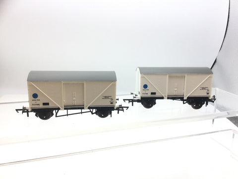 Hornby R6692 OO Gauge BR 12t Insul-Fish Van E87085 (1 RENUMBERED)