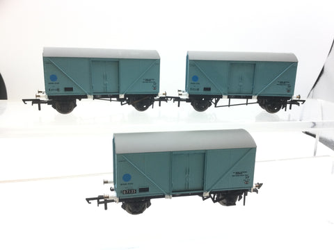 Hornby R6759/R6759A OO Gauge BR 12t Insul-Fish Van x3 (RENUMBERED)