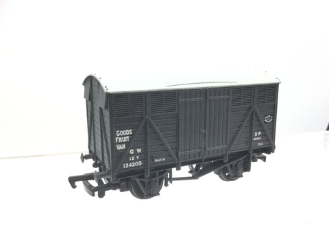 Bachmann 33-202 OO Gauge 12t Goods Fruit Van GWR 134209