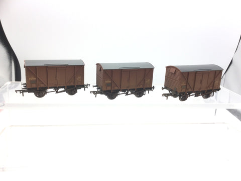 Bachmann 38-185 OO Gauge 12t BR Plywood Fruit Van (Set of 3)