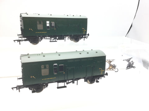 Bachmann 38-528Y OO Gauge BR Green Mk1 Horse Box Twin Pack (RENUMBERED)