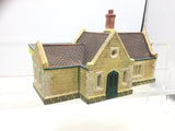 Hornby R7363 OO Gauge Skaledale South Eastern Railway Station Building