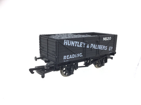 Dapol/West Wales Wagon Works OO Gauge 7 Plank Wagon Huntley & Palmers