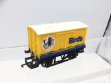Hornby R002 OO Gauge Box Van Birds