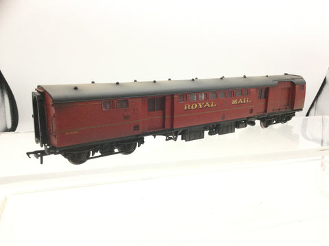 Bachmann 39-420 OO Gauge BR/Royal Mail TPO Sorting Van W80301 (WEATHERED)